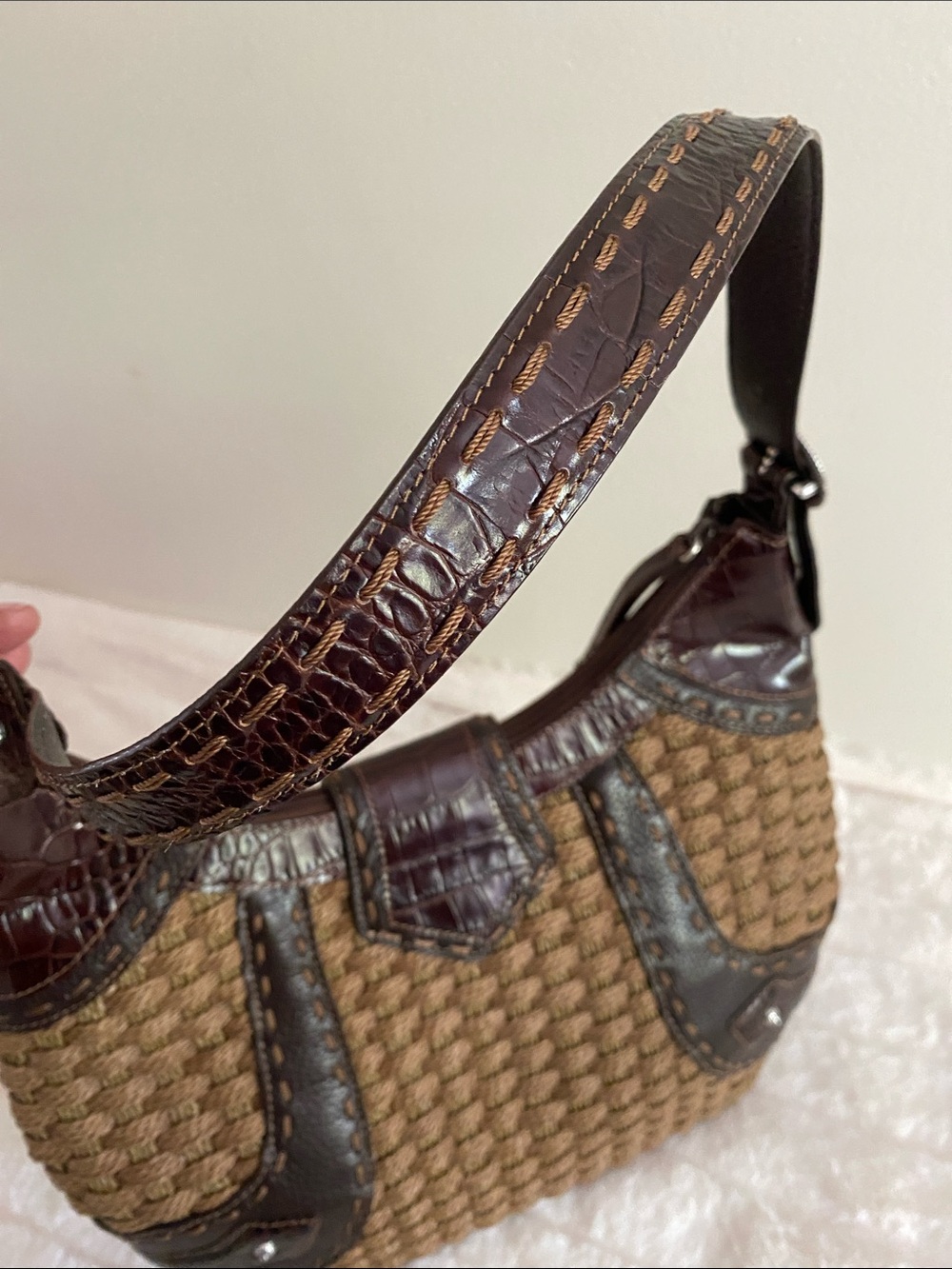 Brighton Brown Jute and Leather Woven Shoulder Bag In Tan and Brown - Picture 10 of 17
